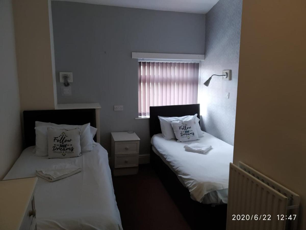 Twin Room with Private Bathroom