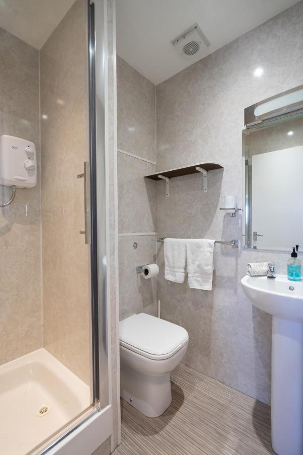 Dreibettzimmer mit eigenem Bad