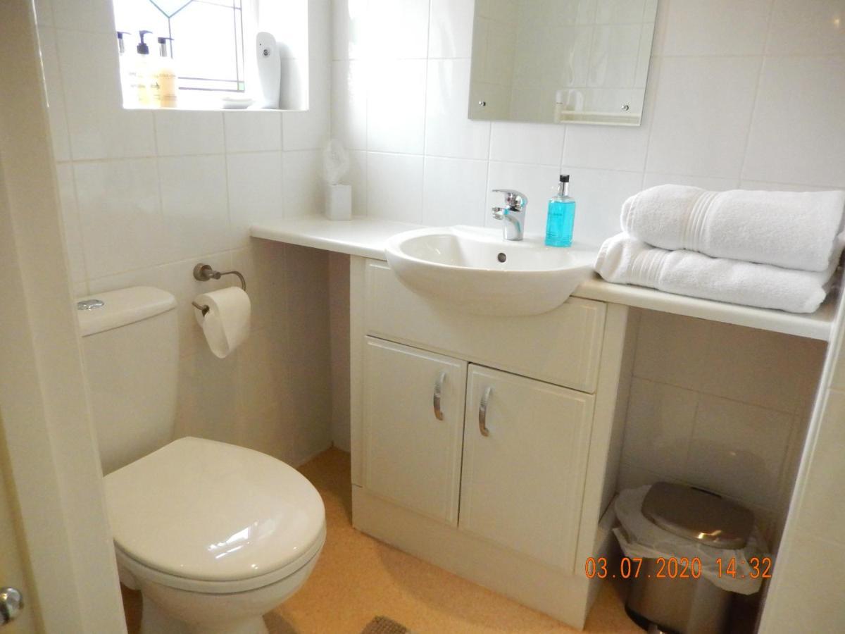 Deluxe Double Room Shower
