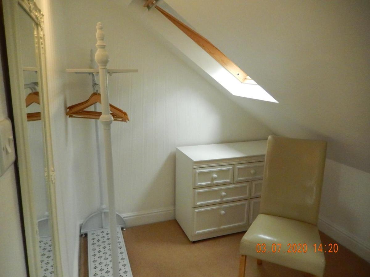 Deluxe Double Room Shower