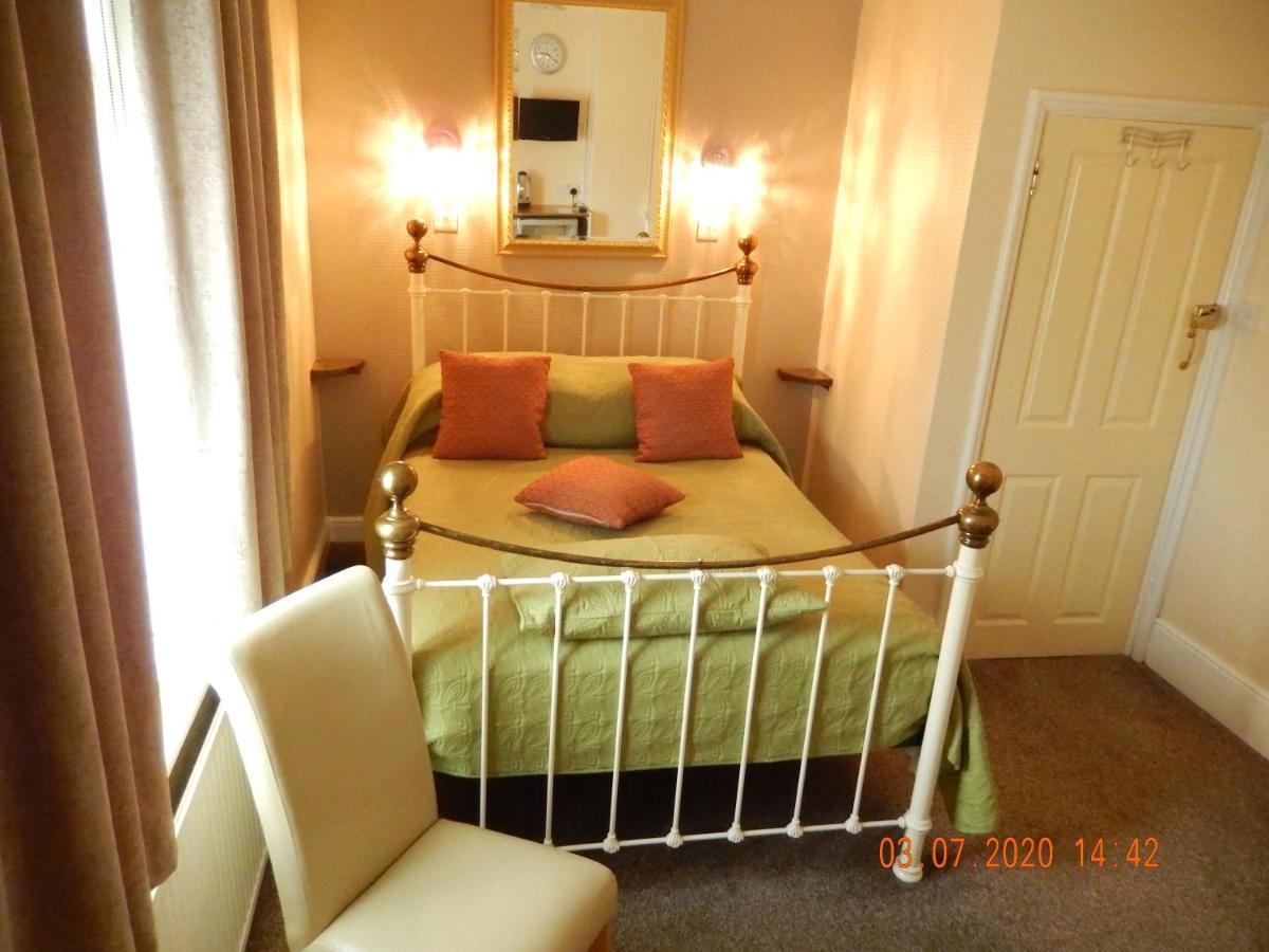 Deluxe Double Room Shower