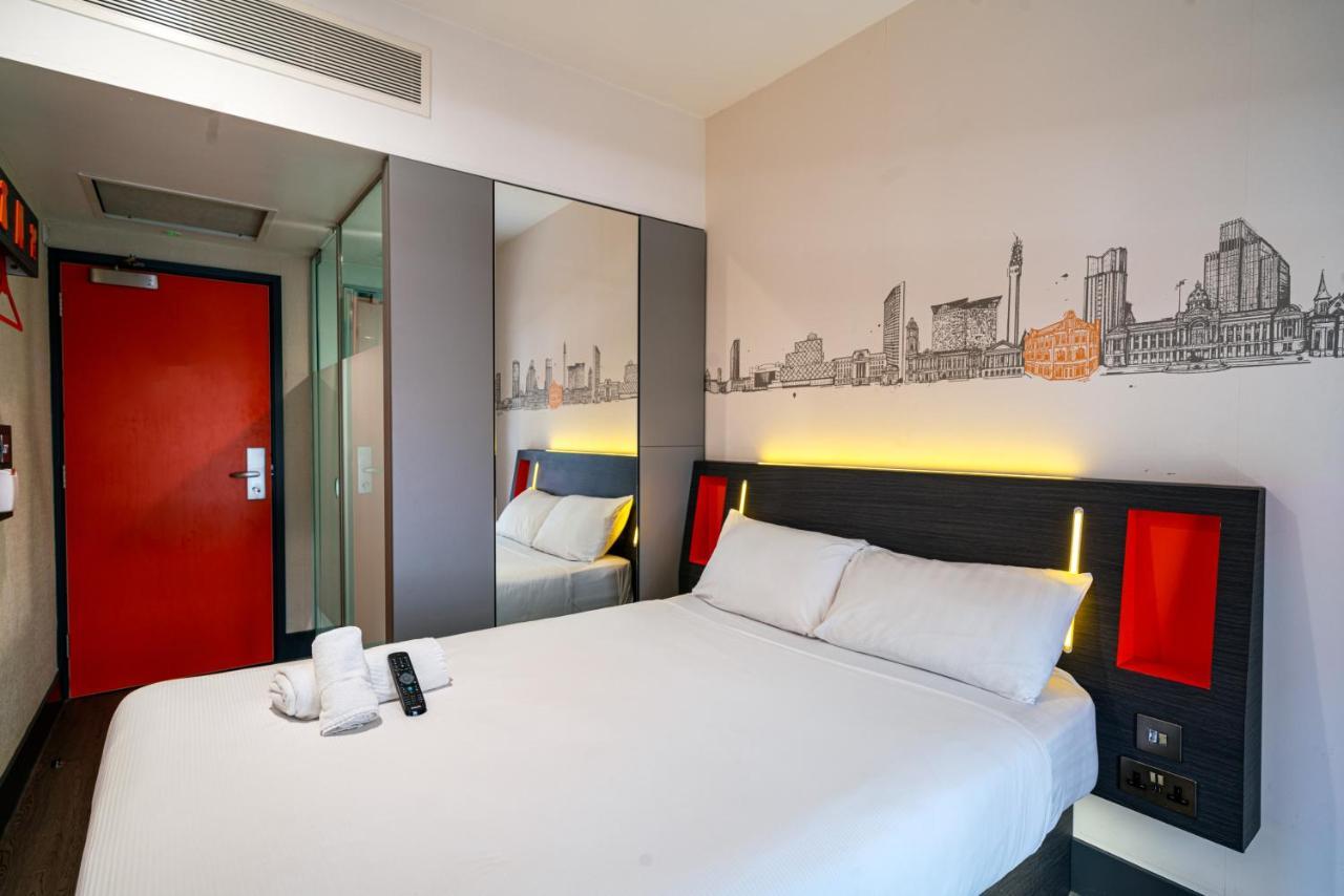 Double Room Window,1765949330:JPEG