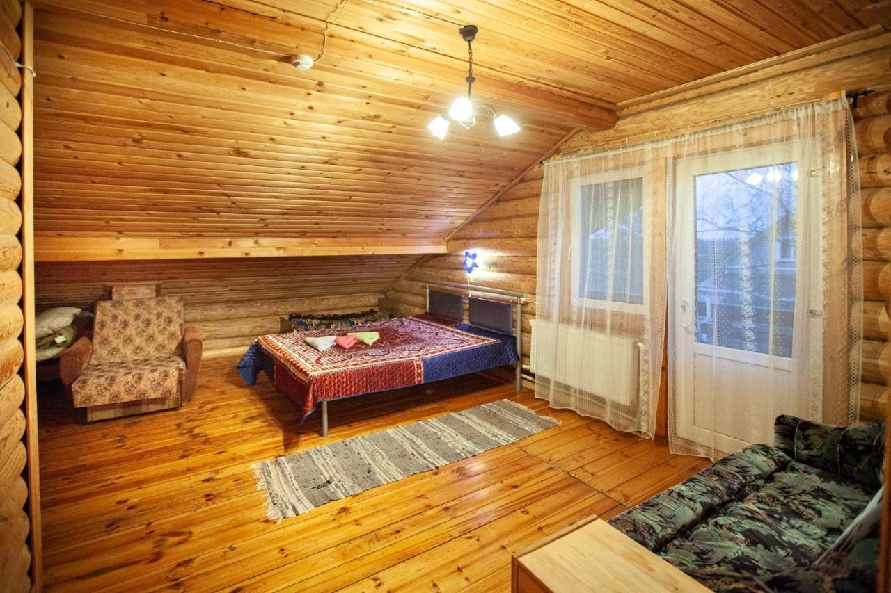Family Room,1572729662:JPEG