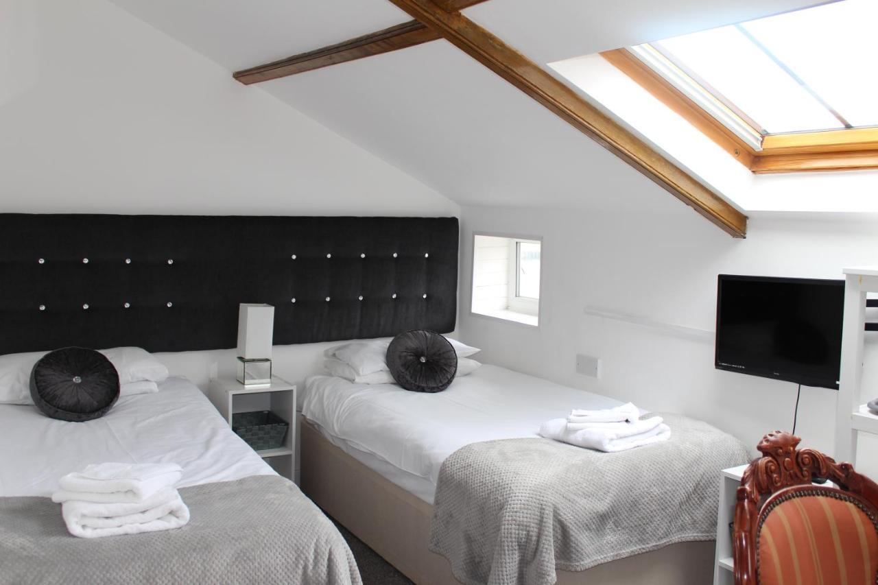 Deluxe Twin Room with River View & Skylight,1589659645:JPEG