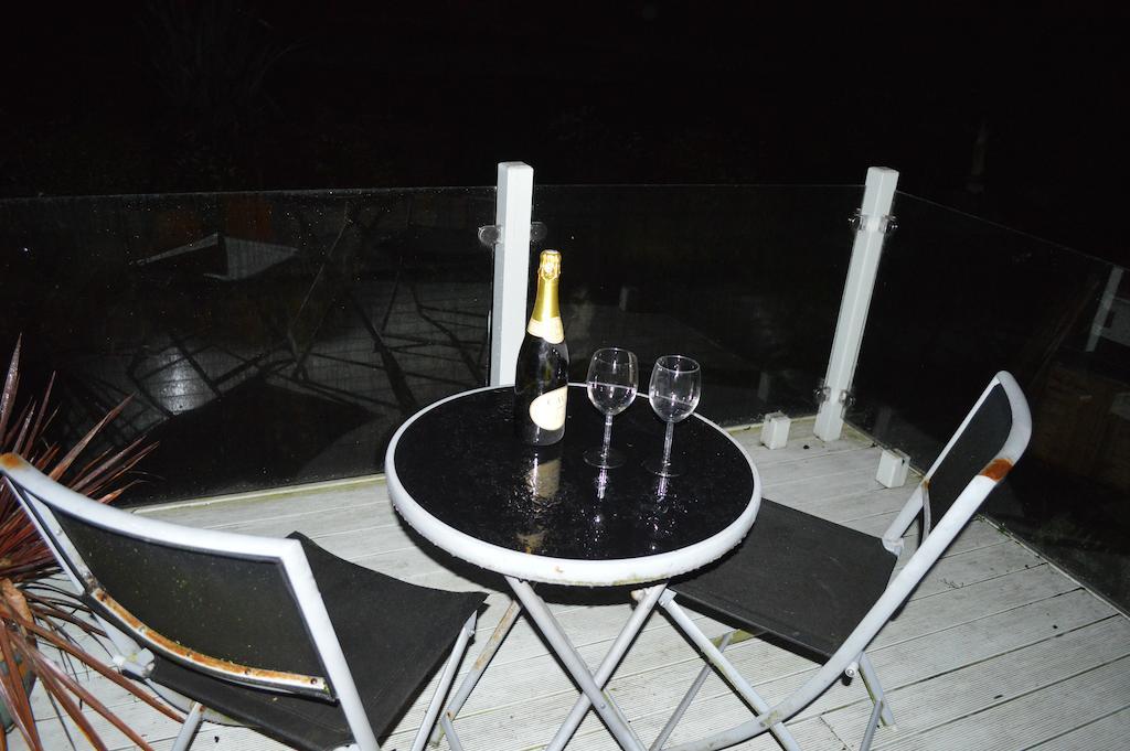 Family Room Balcony,410812596:JPEG