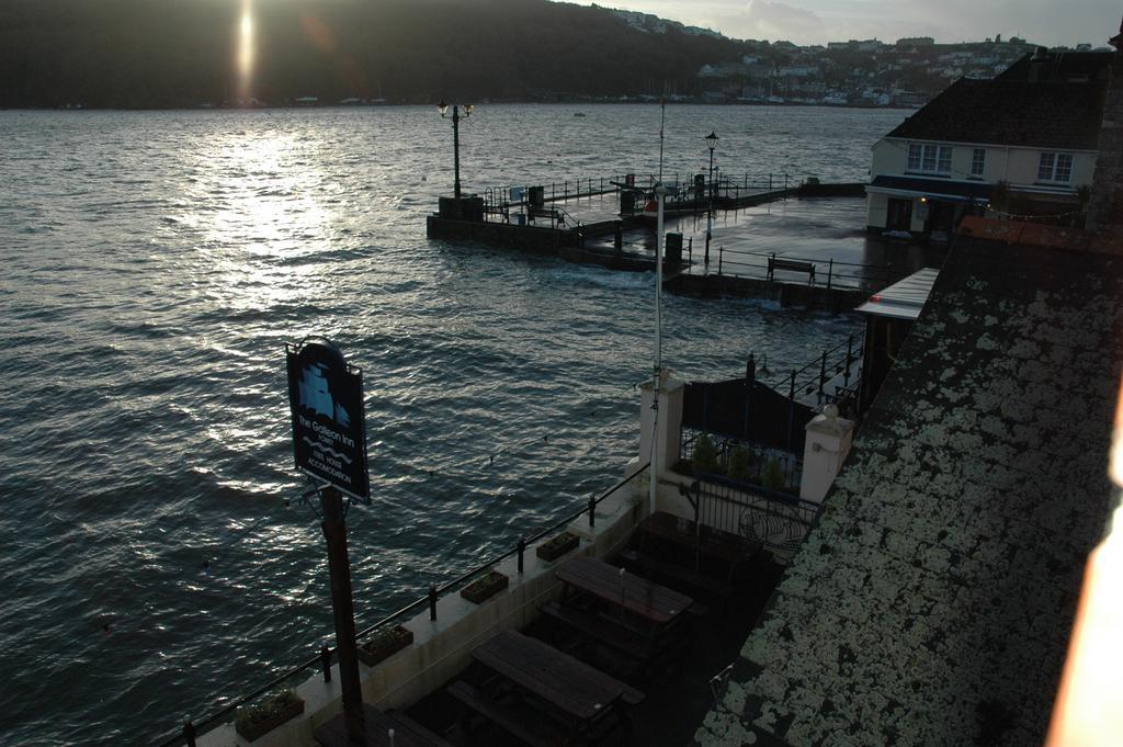 Superior King Room with River View