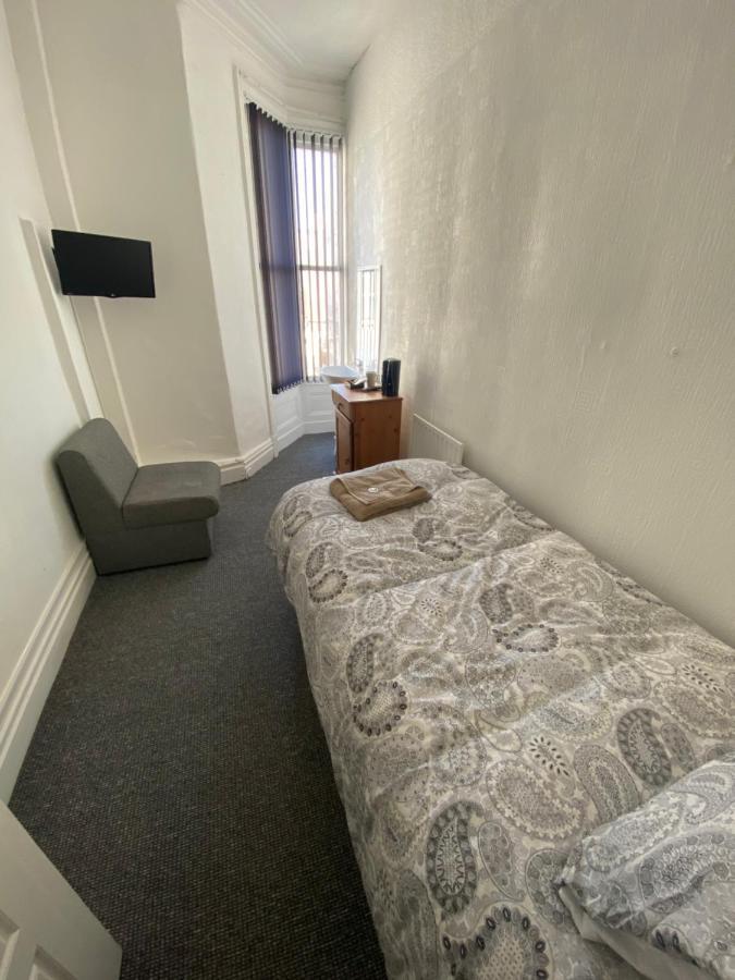 Single Room with Shared Bathroom