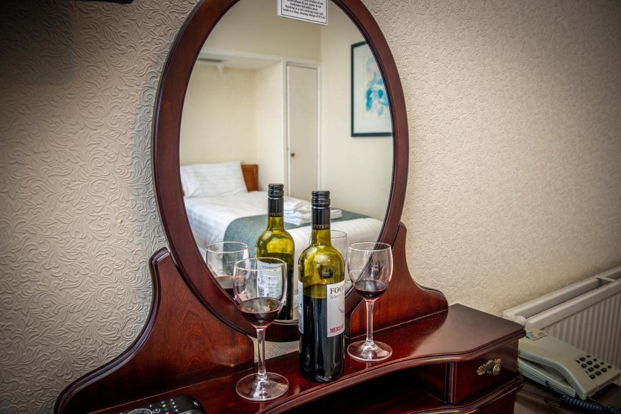 Quarto com 2 Camas de Solteiro