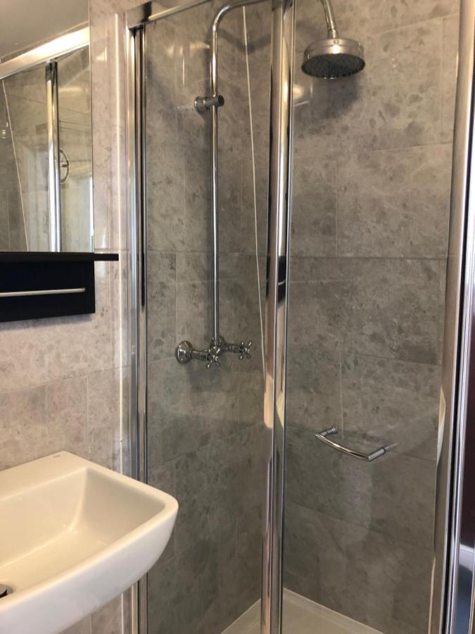 Quarto Individual com Banheiro Privativo Externo