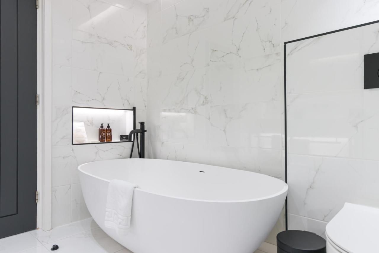 Superior Duplex King Suite Kitchenette Sitting Area Room Bath Tub Non-Smoking,1123090596:JPEG
