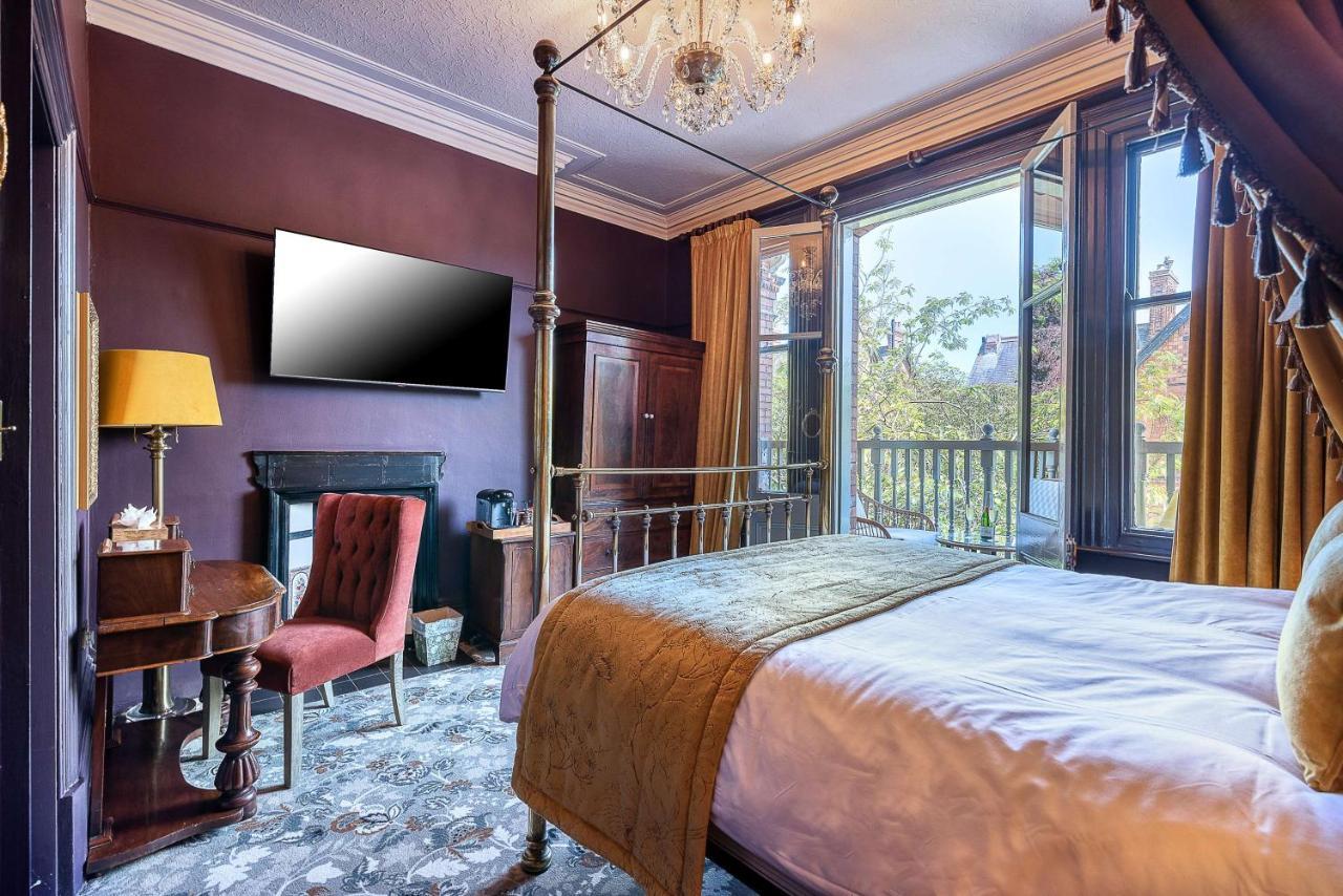 Superior Double Room with Four Poster Bed and Balcony
