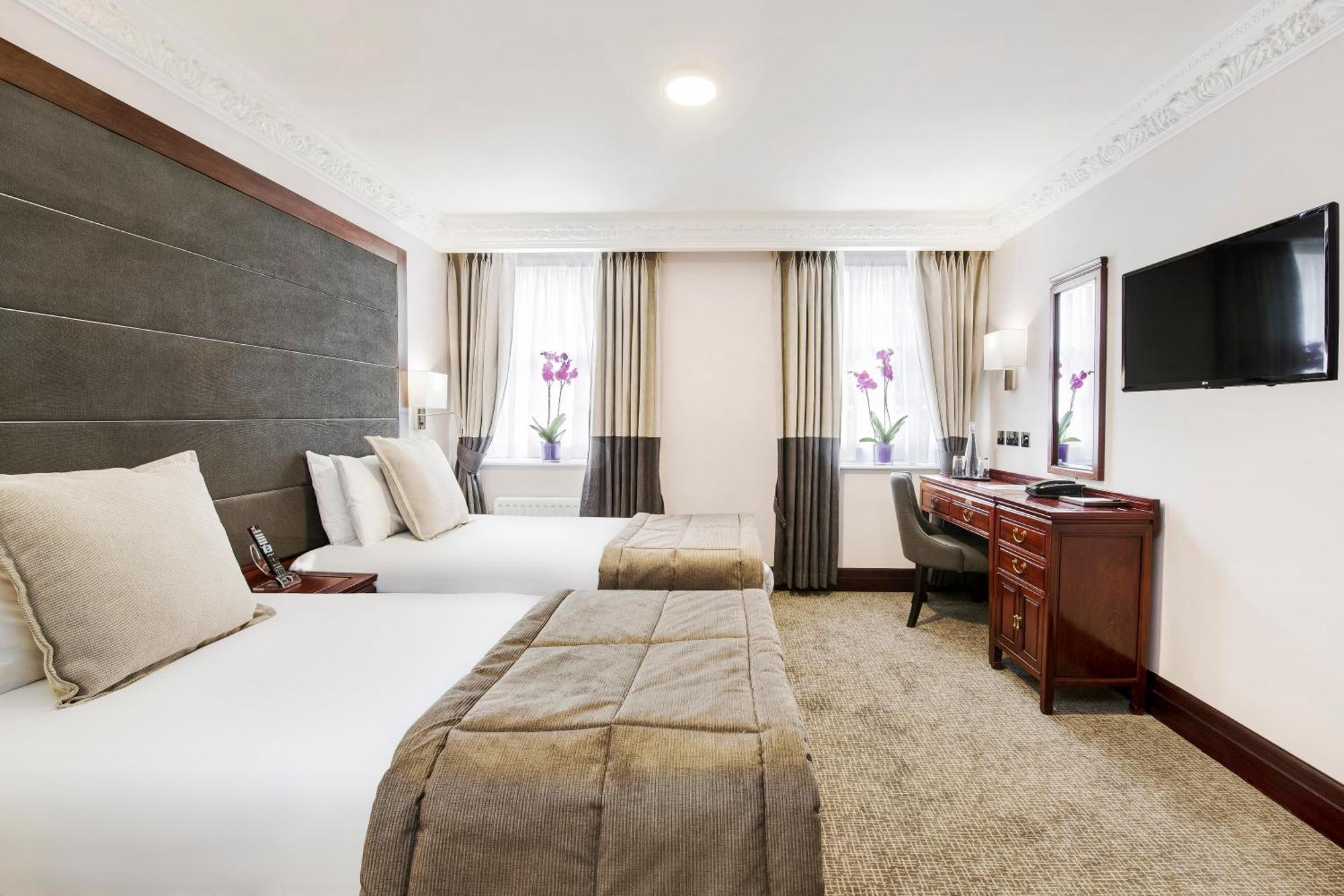 Quarto Executivo com 2 Camas de Solteiro