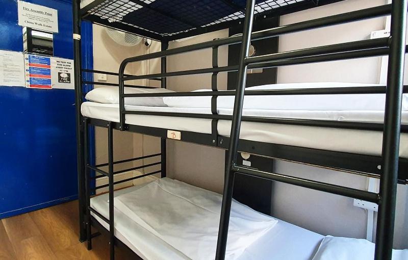 Dreibettzimmer mit Gemeinschaftsbad
