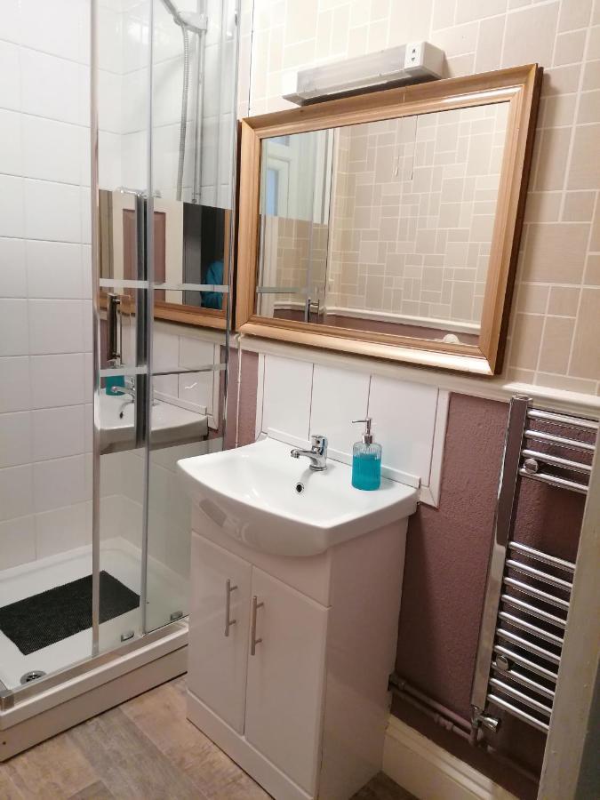 Twin Room with Private Bathroom
