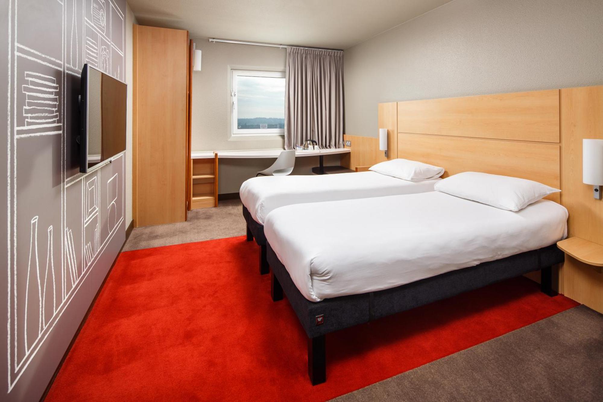 Quarto com 2 Camas de Solteiro