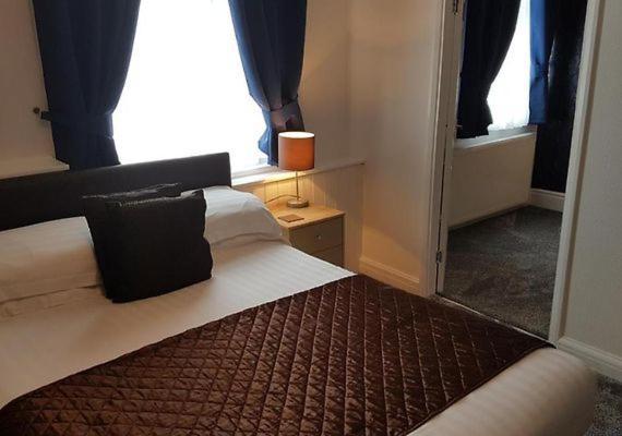 Dreibettzimmer mit eigenem Bad