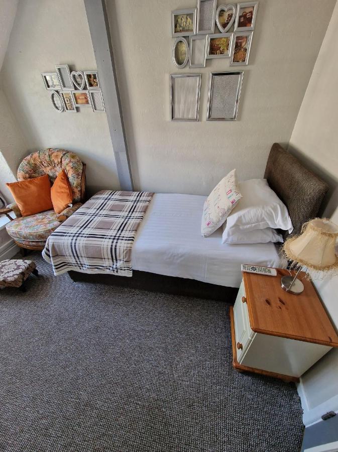 Standard Single Room,1589159146:JPEG