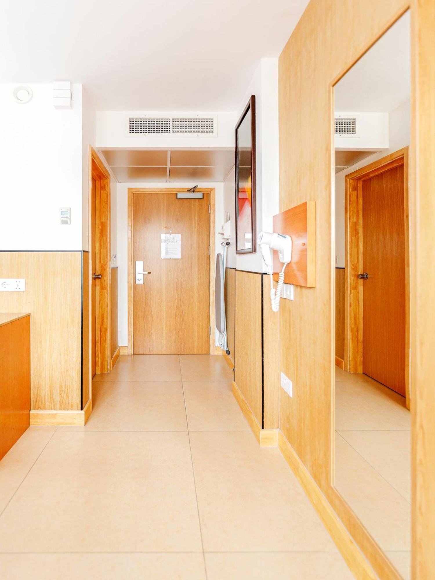 Double Room,1765167311:JPEG