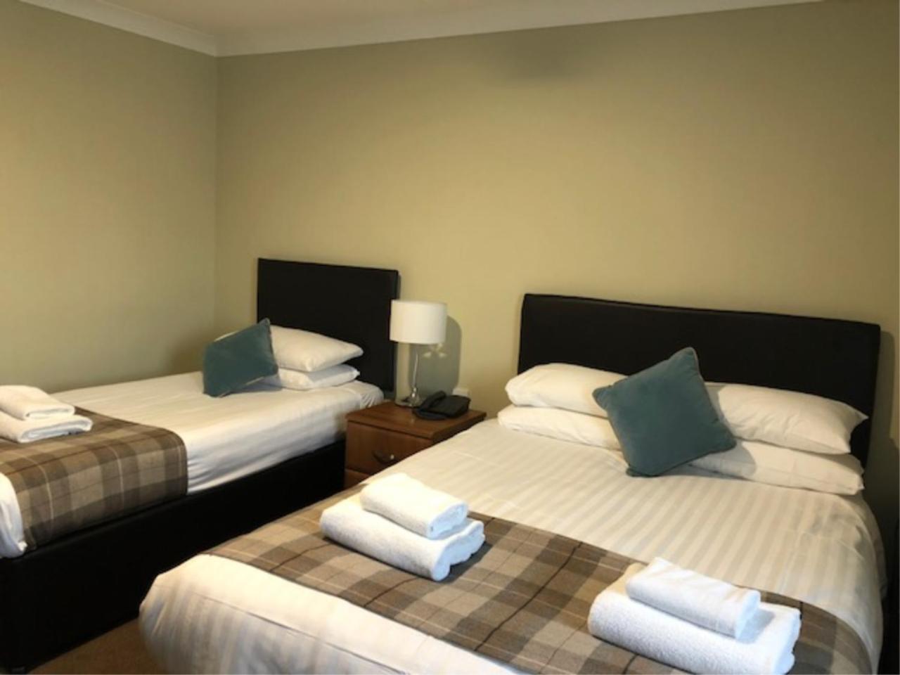 Family Room,1209925678:JPEG