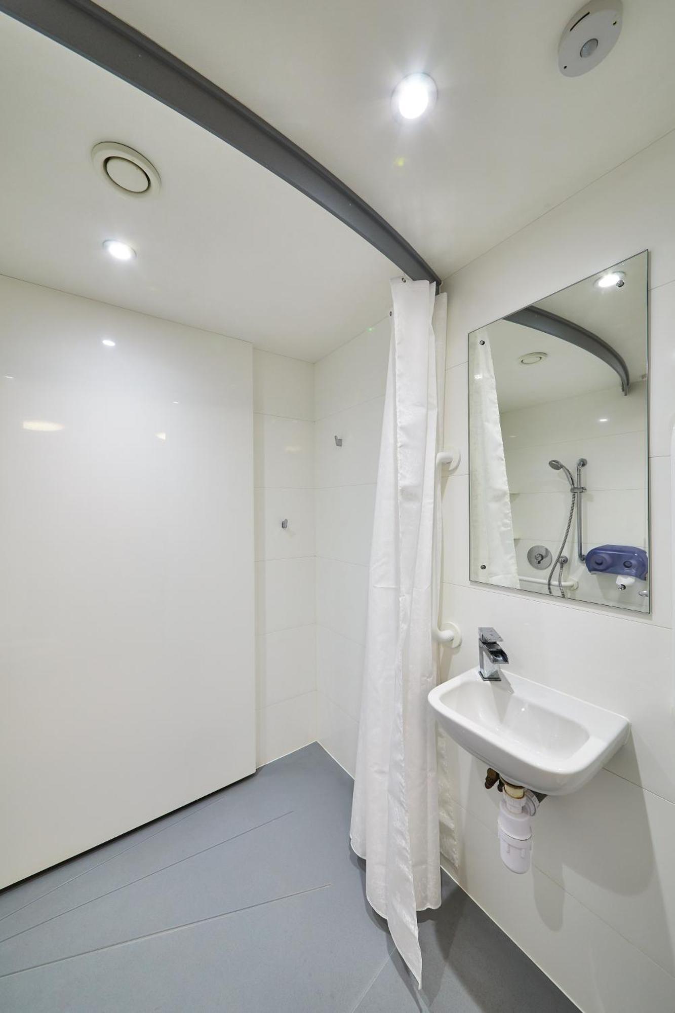 Quarto Duplo com Casa de Banho Partilhada Externa