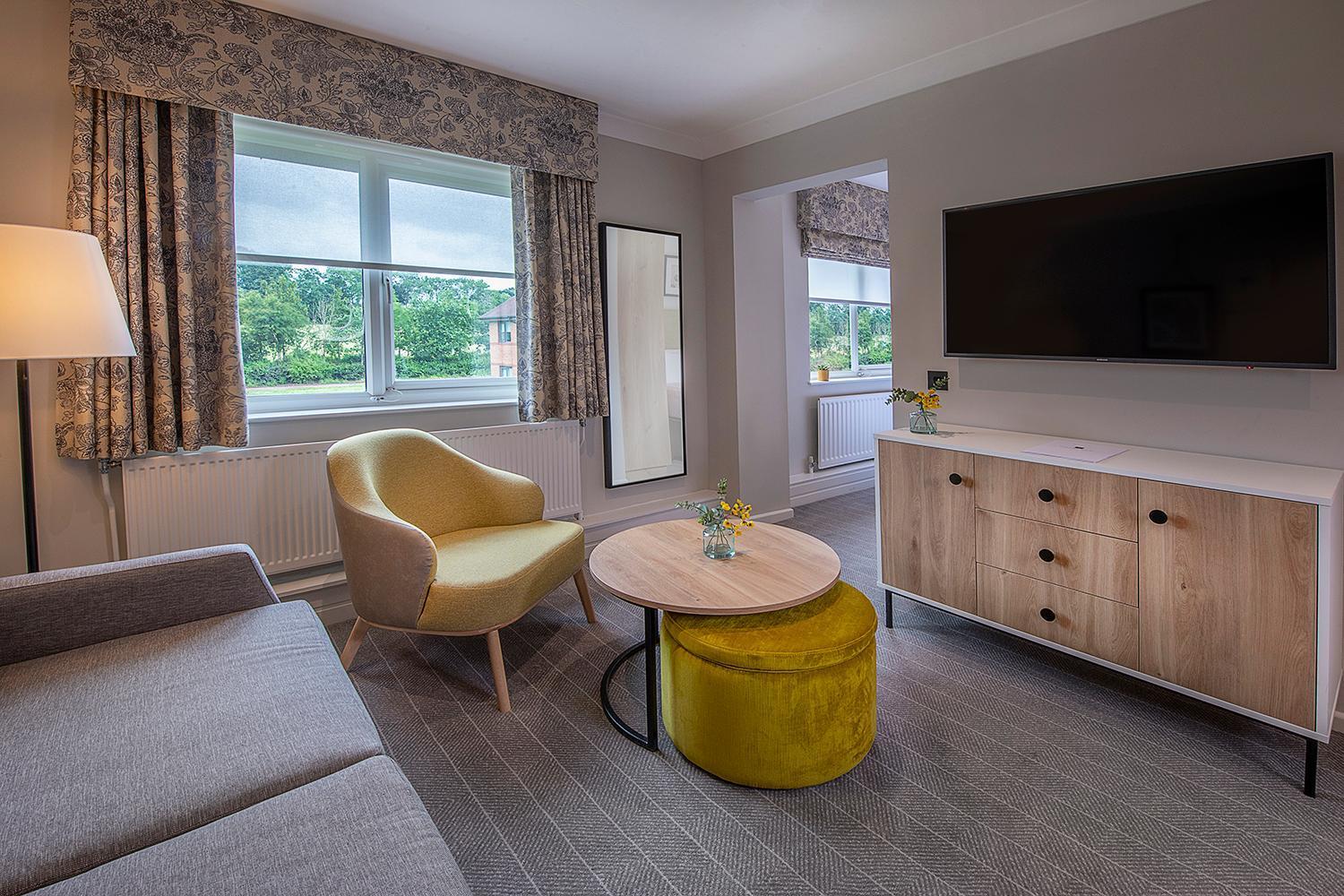 Executive Suite,1742591231:JPEG