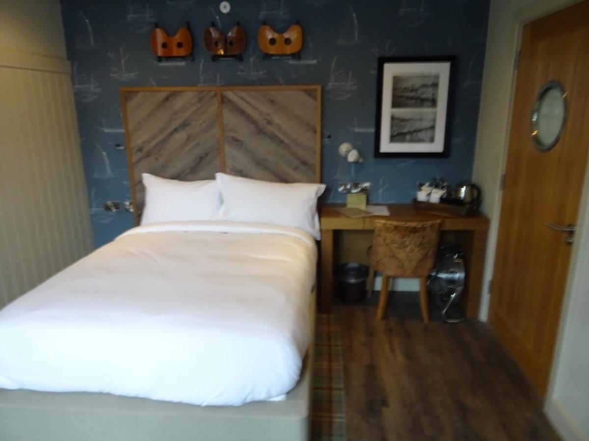 Cosy Double Room with Wet Room