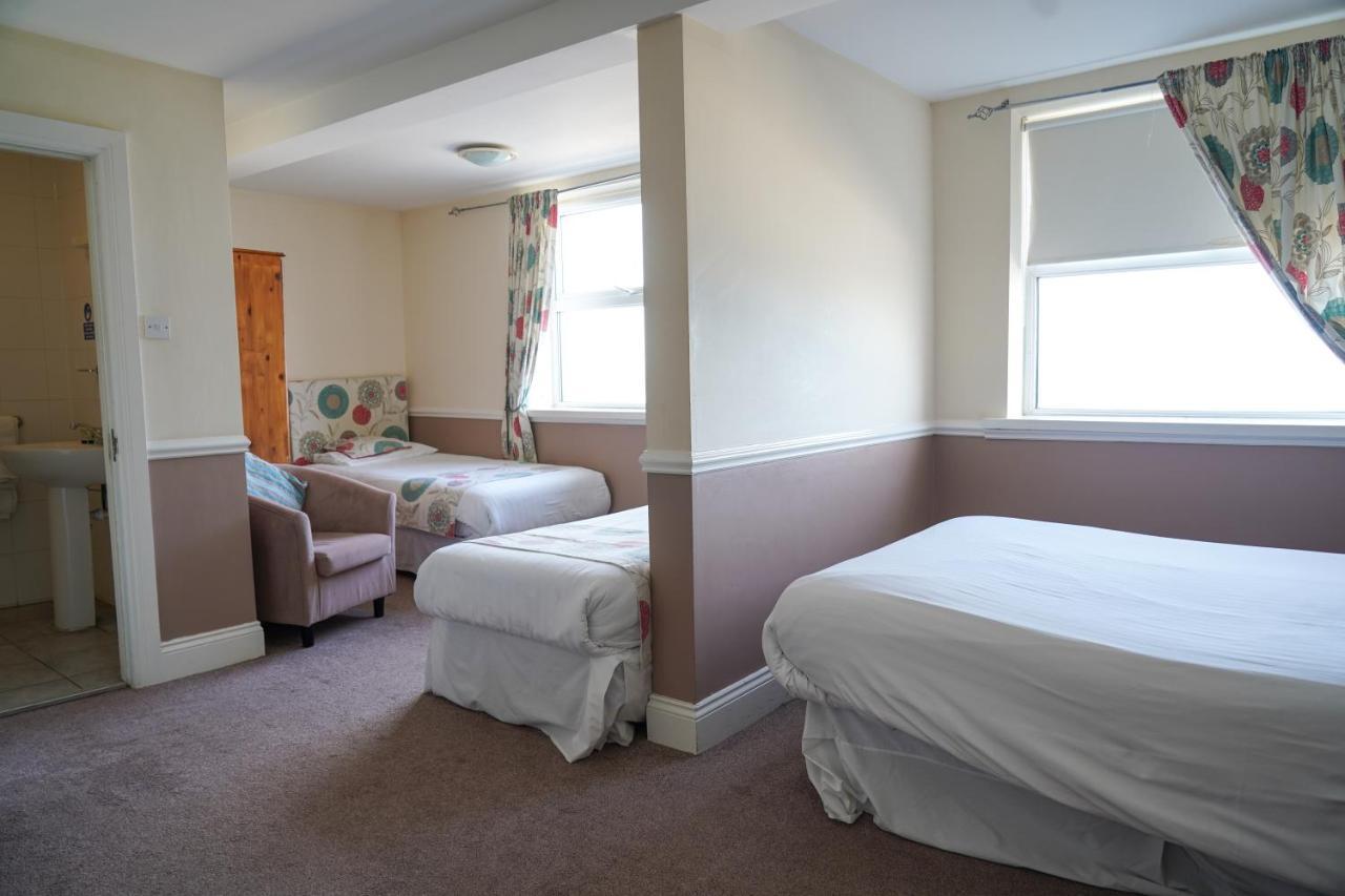 Family Room (2 Adults + 2 Children)