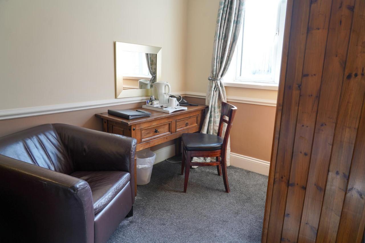 Family Room (2 Adults + 2 Children),1257288850:JPEG