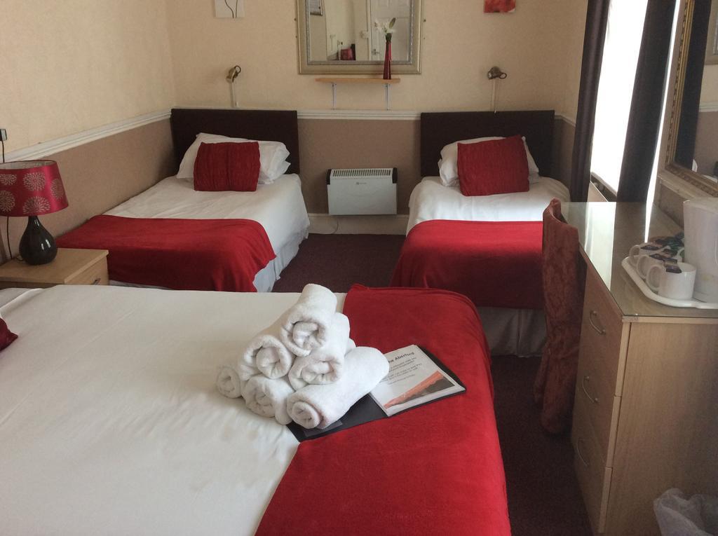 Quarto Família (2 Adultos + 2 Crianças)