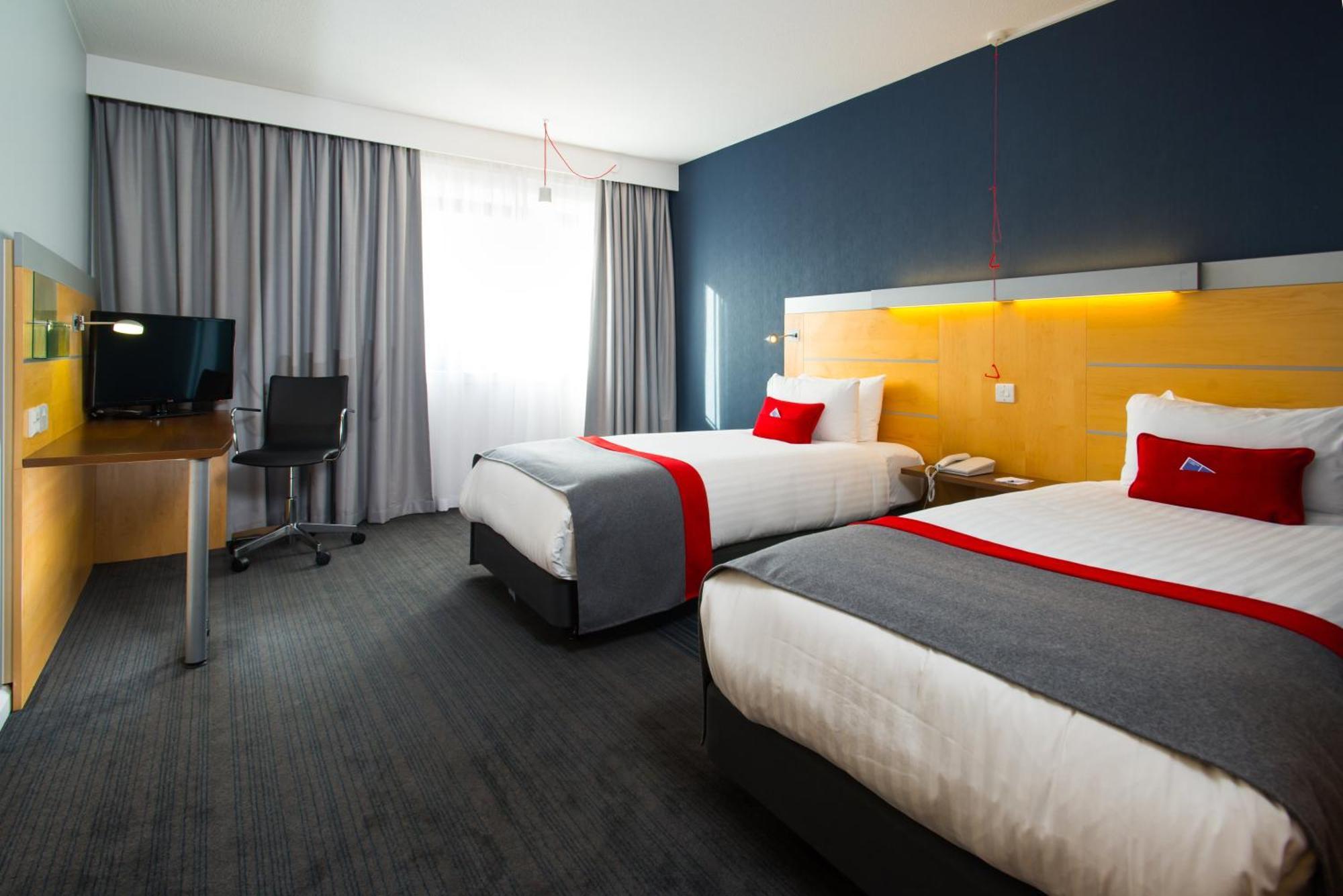 Standard Twin Room with Free Hot Breakfast - Accessible,568356666:JPEG