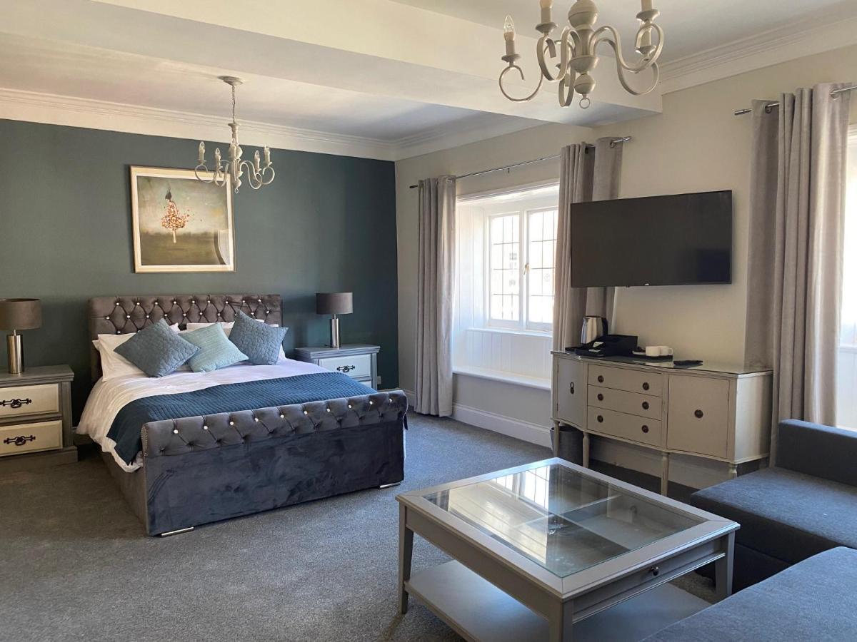 Family Room,1652827769:JPEG