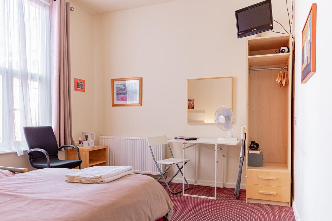 Twin Room with Private Bathroom