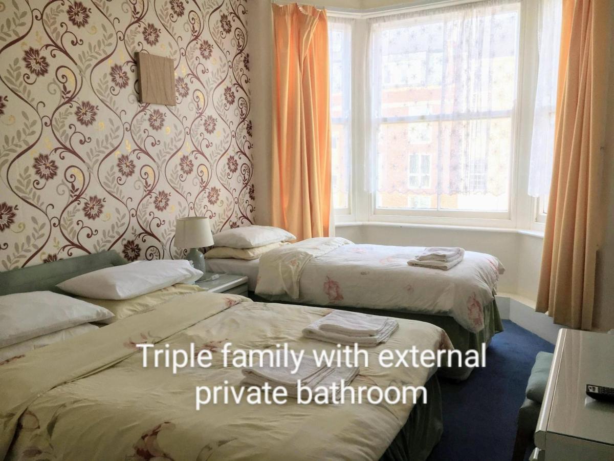 Triple Room Private External Bathroom,1600596553:JPEG