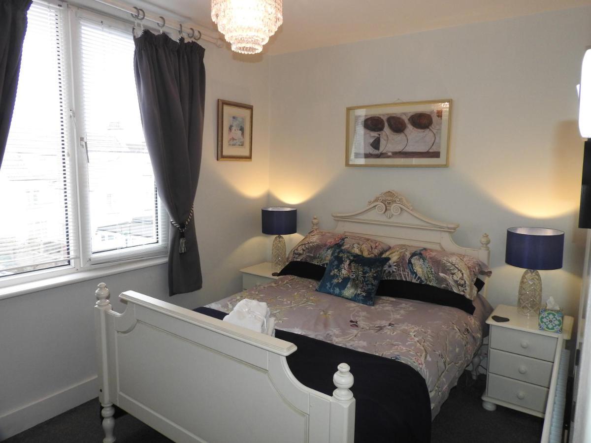 Deluxe Double Room Shower,1338630626:JPEG