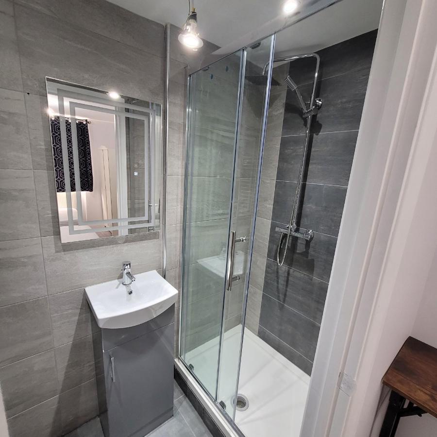 Quadruple Room with Private Bathroom