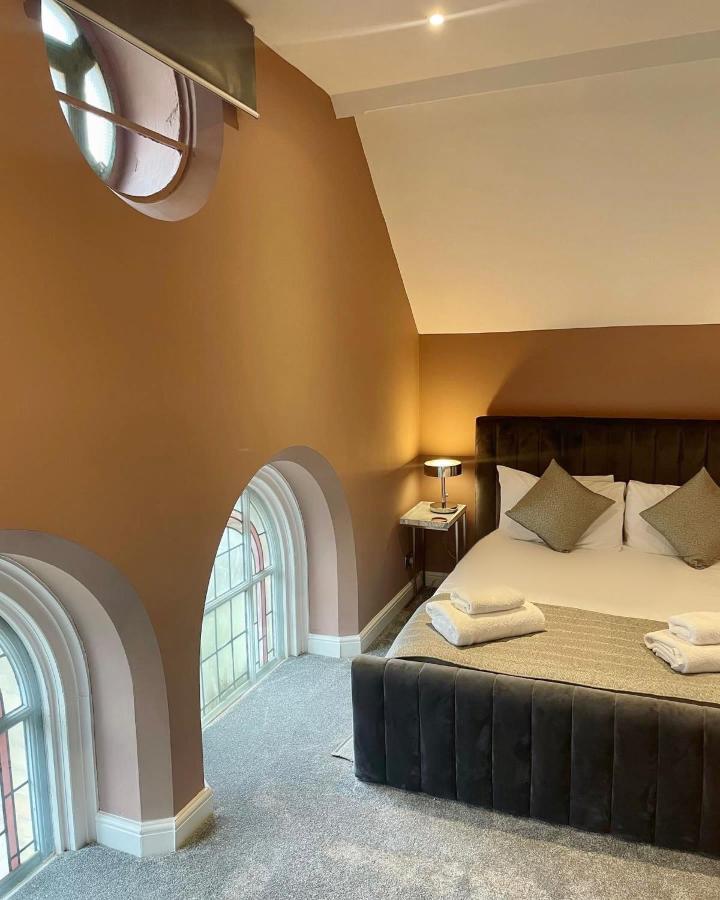 Family Room (3 Adults)