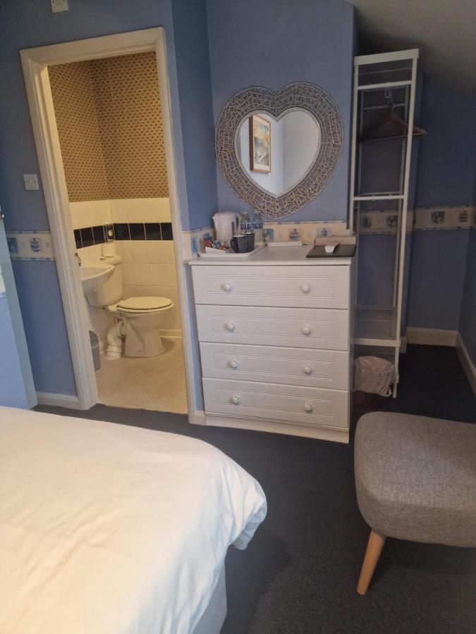 Twin Room Private Bathroom