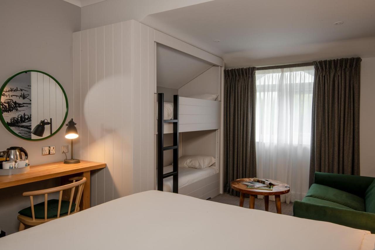 Signature Family Room (2 Adults + 2 Children)