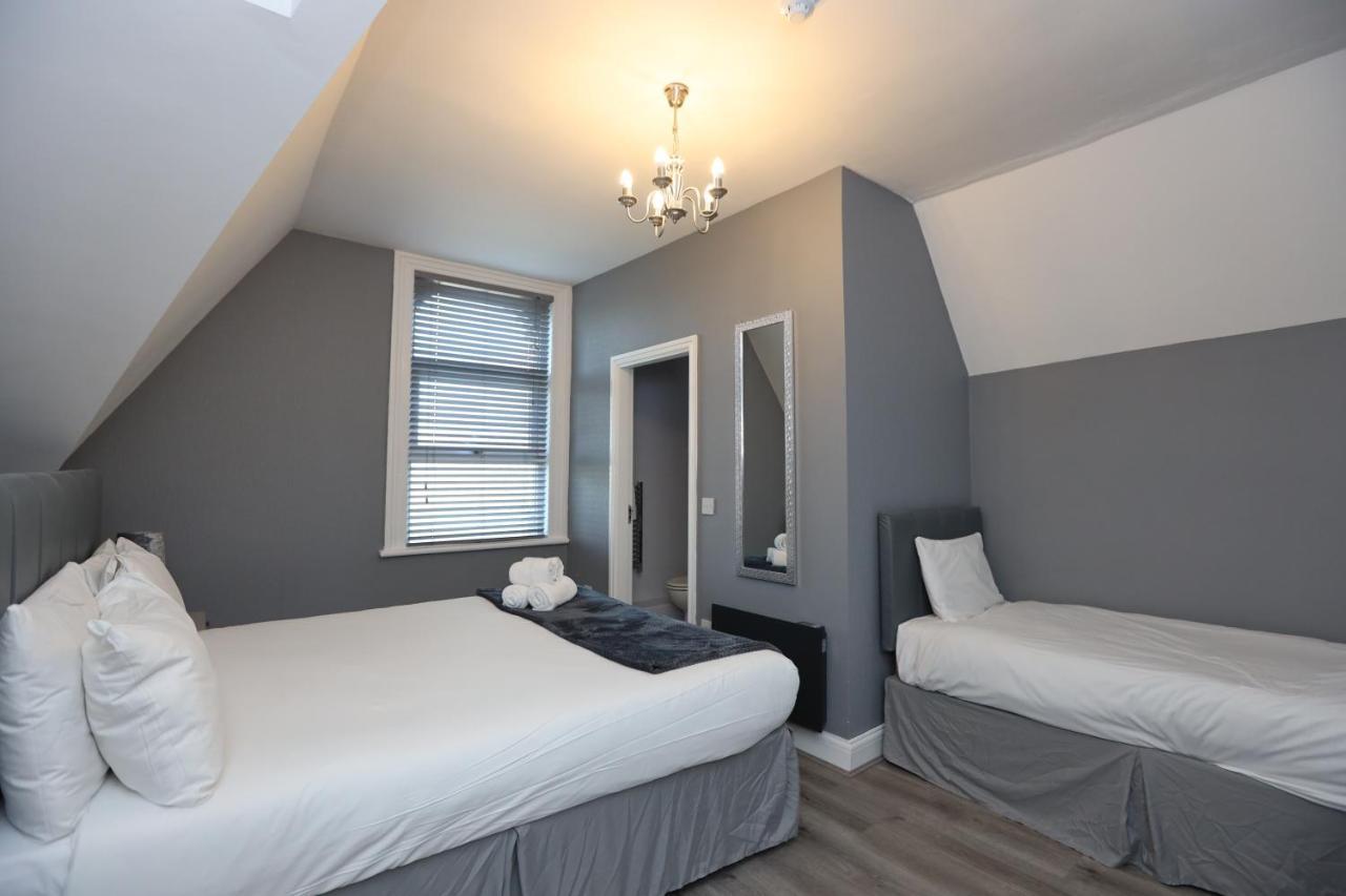 Dreibettzimmer mit eigenem Bad