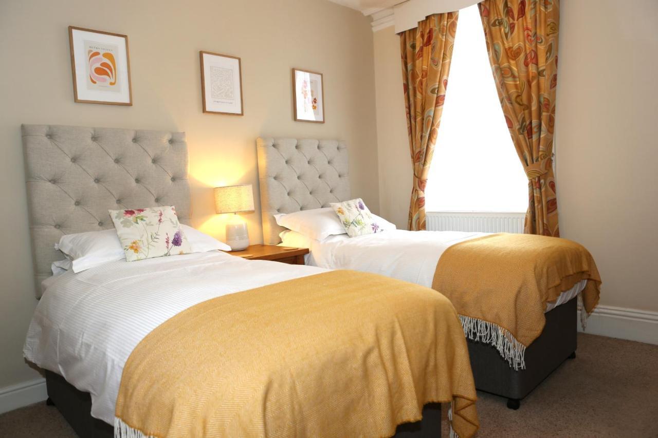 Twin Room with Shower
