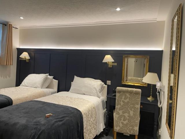 Small Semi-Basement Twin Room,1366797974:JPEG