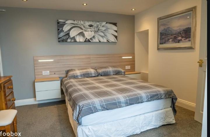 Deluxe Double Room Shower,1373772989:JPEG