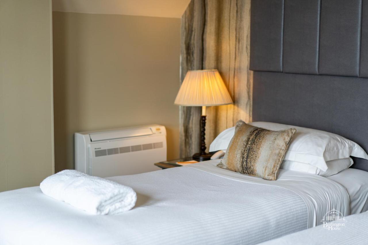 Quarto com 2 Camas de Solteiro