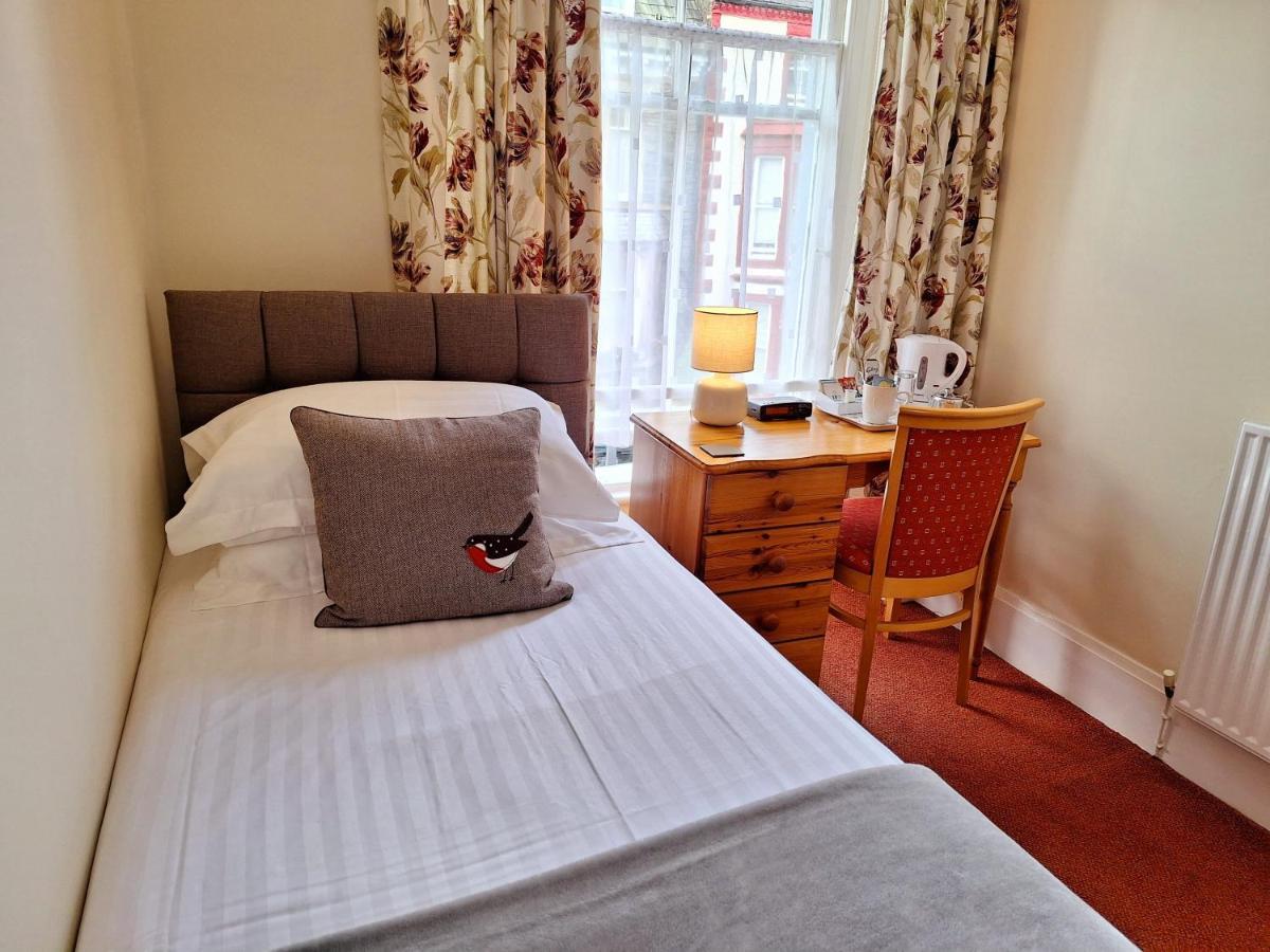 Single Room with Private Bathroom,1420807239:JPEG