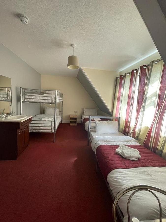 Chambre Quadruple avec Salle de Bains Commune