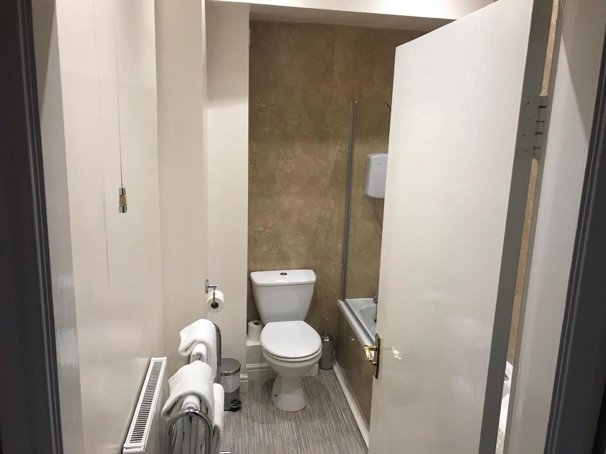 Family Room (2 Adults + 1 Child),1499786596:JPEG