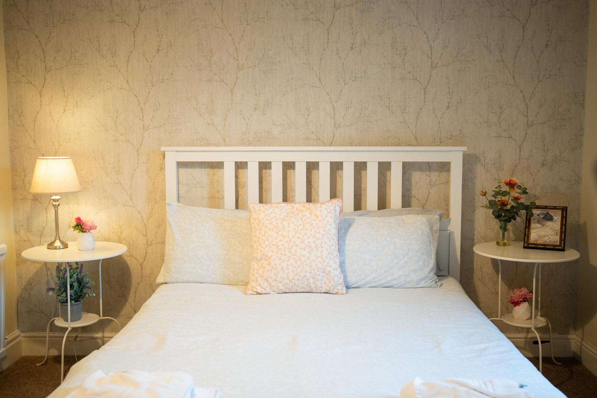 Double Room with Shared Bathroom,1501663396:JPEG