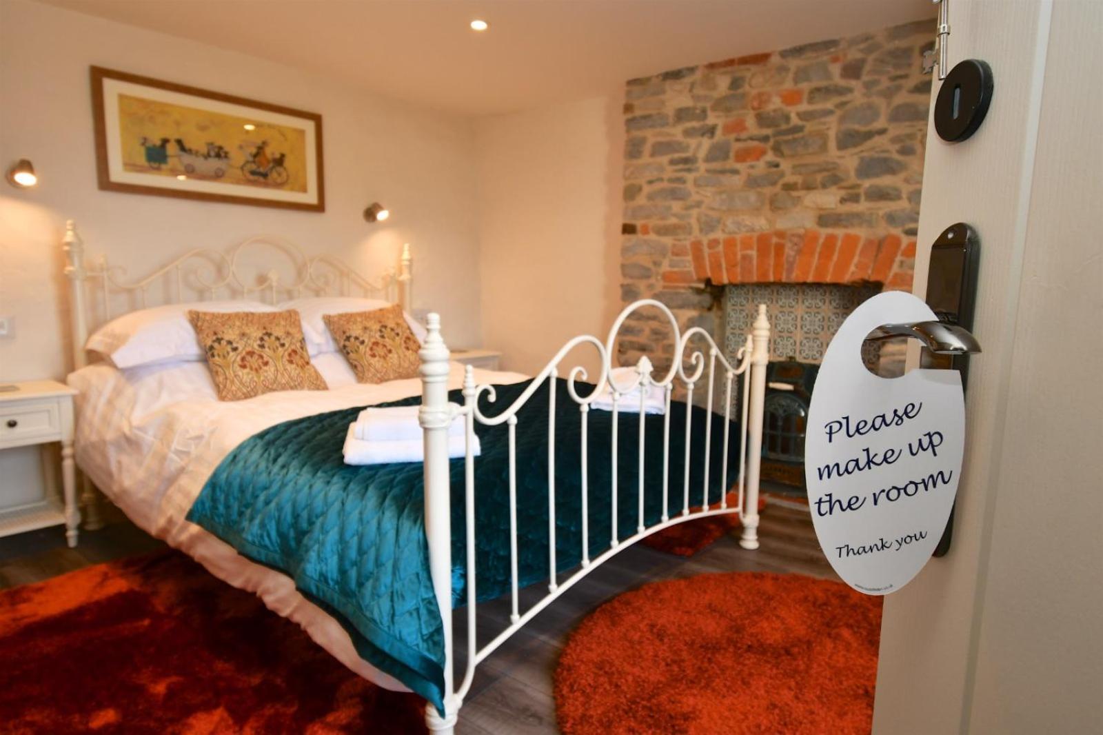 Double Room,1588369154:JPEG