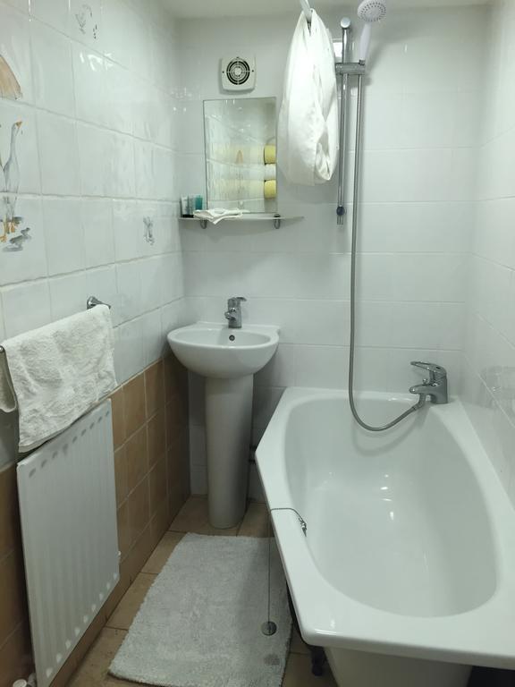 Twin Room with Private External Bathroom