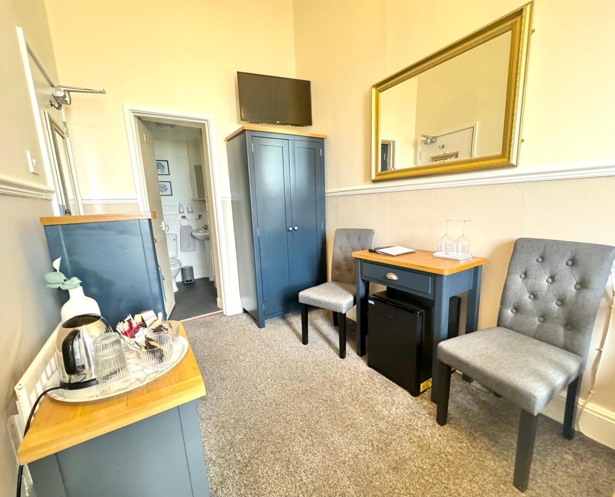 Small Double Room,1603065231:JPEG